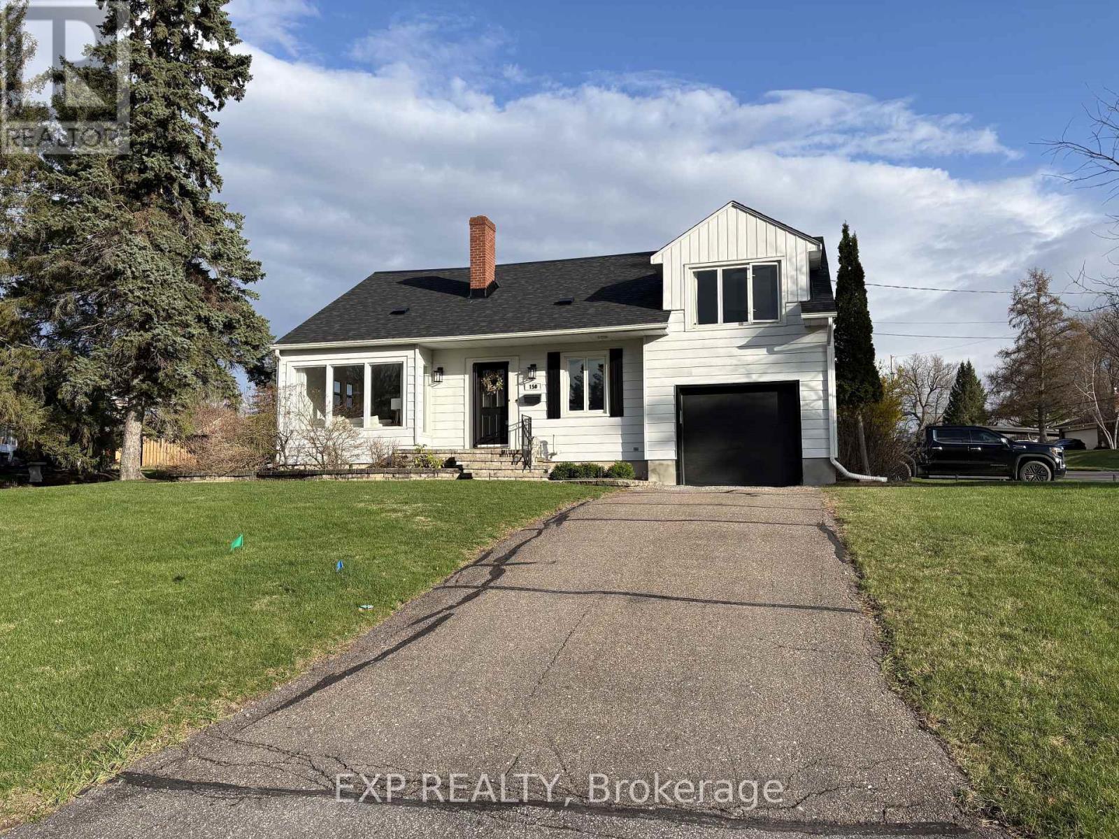 150 STEVENSON CRESCENT, Renfrew, Ontario