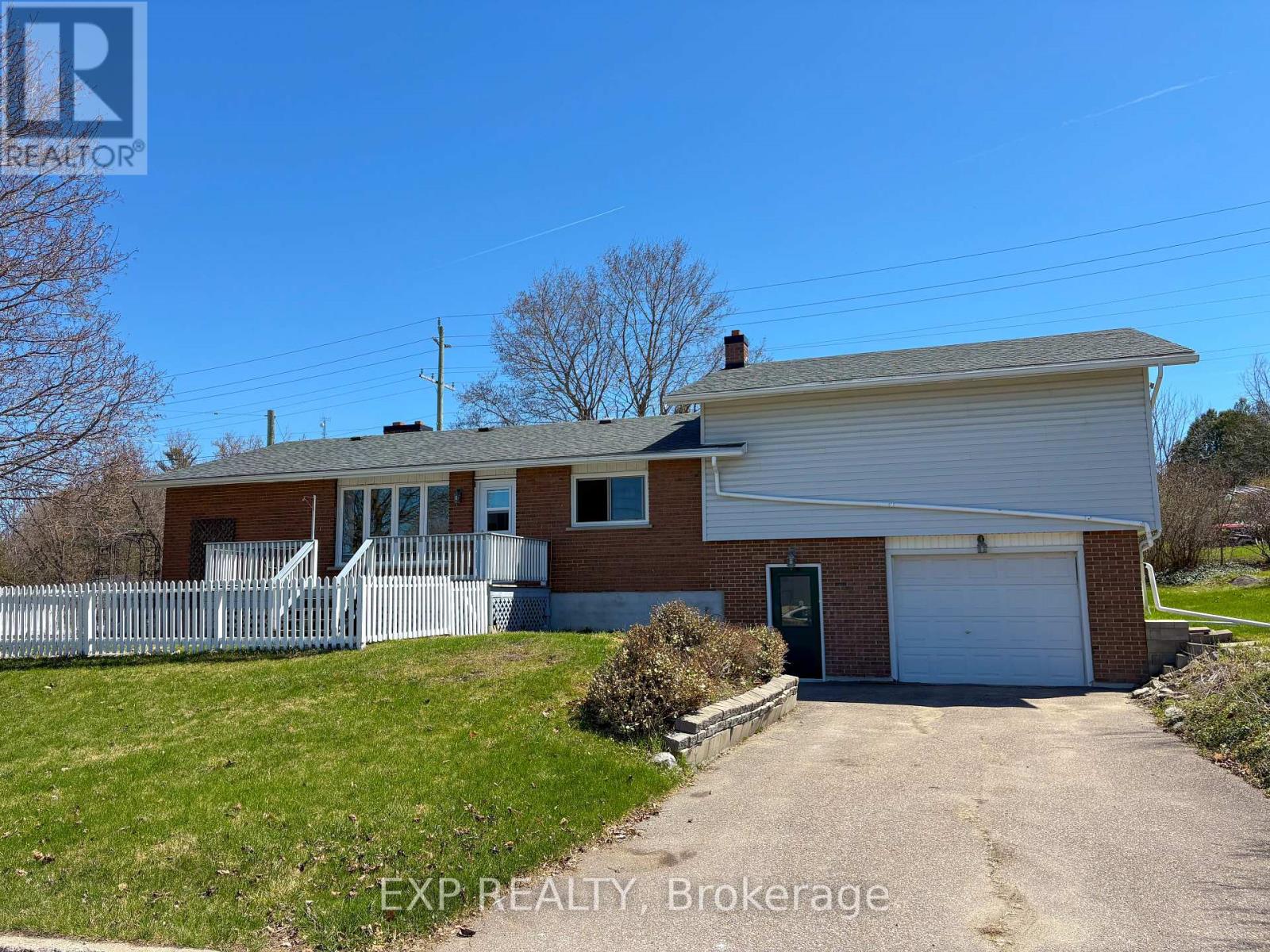 934 Raglan Street S, Renfrew, Ontario  K7V 1S4 - Photo 2 - X12893718