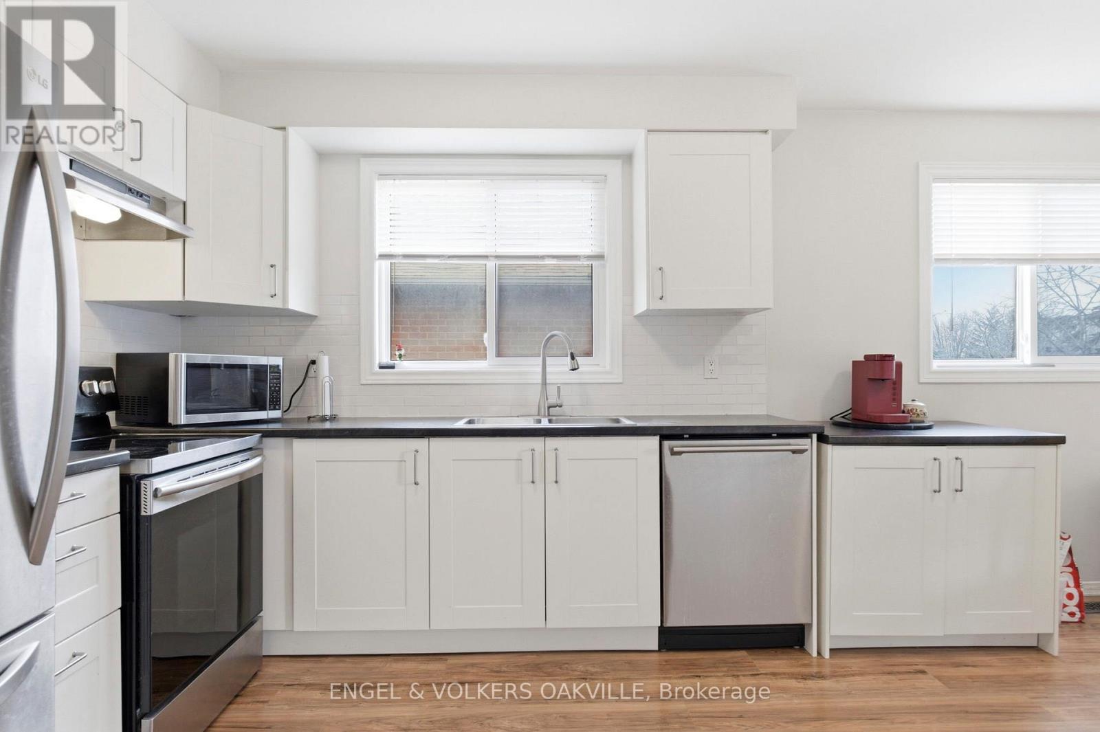 30 Porritt Street, Barrie, Ontario  L4N 6Y3 - Photo 10 - S13060048