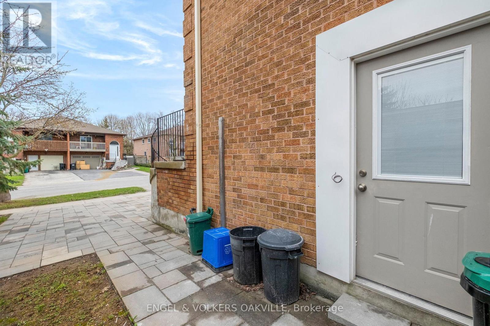 30 Porritt Street, Barrie, Ontario  L4N 6Y3 - Photo 27 - S13060048