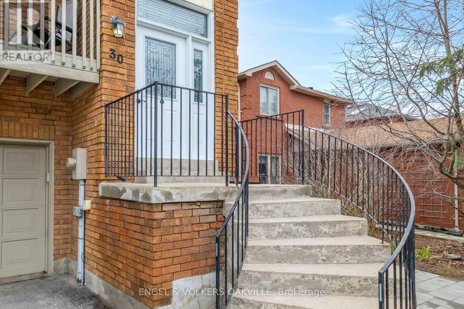 30 Porritt Street, Barrie, Ontario  L4N 6Y3 - Photo 3 - S13060048