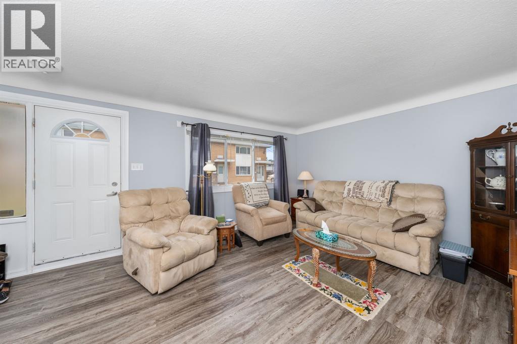 812 WELLINGTON STREET Unit# 14 Sarnia Ontario Canada N7T1J5 3