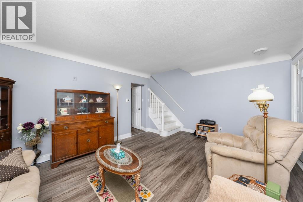 812 WELLINGTON STREET Unit# 14 Sarnia Ontario Canada N7T1J5 4