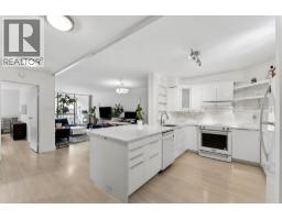 905 2024 FULLERTON AVENUE, North Vancouver, British Columbia