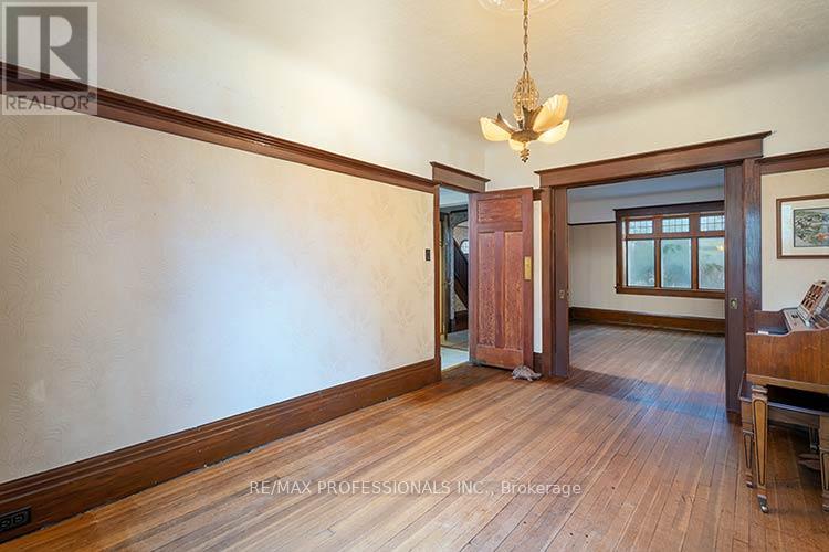 316 Durie Street, Toronto, Ontario  M6S 3G3 - Photo 13 - W13059920