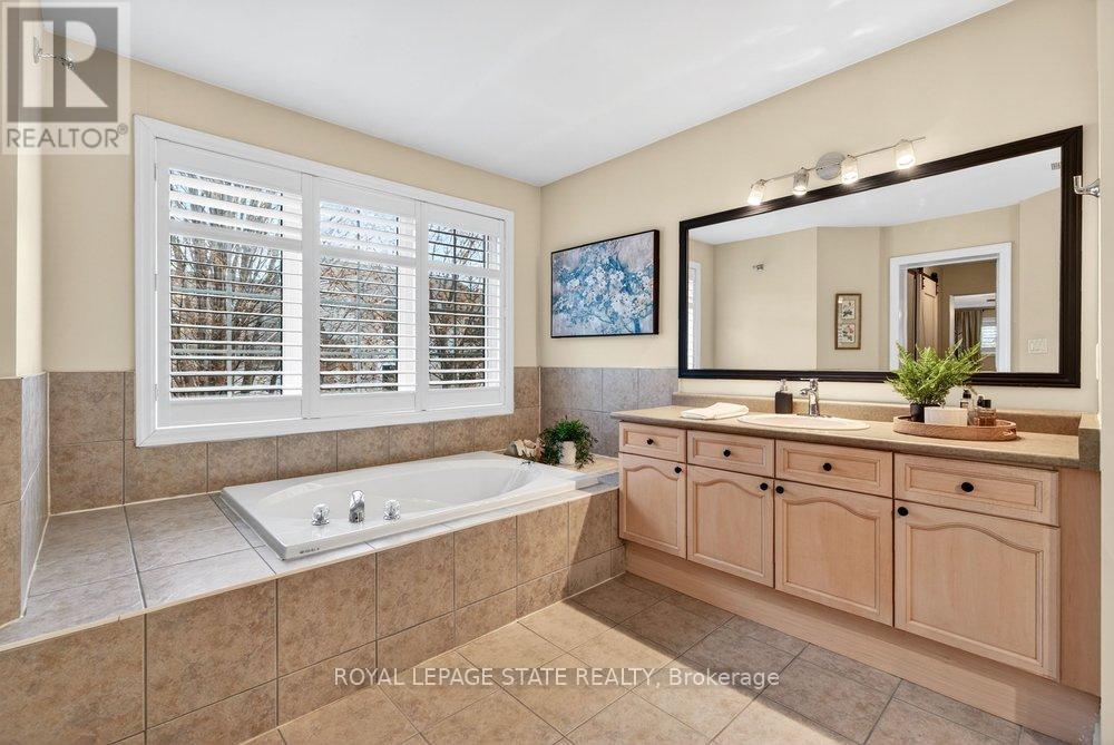 5901 Chercover Court, Burlington, Ontario  L7L 6T2 - Photo 30 - W13060084