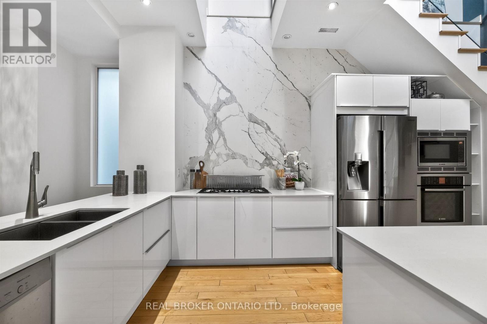 88 South Kingsway Way, Toronto, Ontario  M6S 3T3 - Photo 8 - W13031204