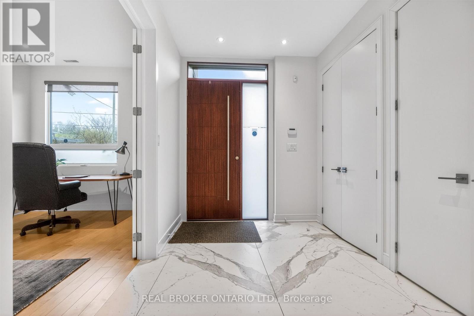 88 South Kingsway Way, Toronto, Ontario  M6S 3T3 - Photo 4 - W13031204