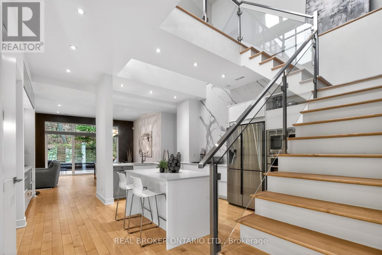 88 South Kingsway Way, Toronto, Ontario  M6S 3T3 - Photo 6 - W13031204