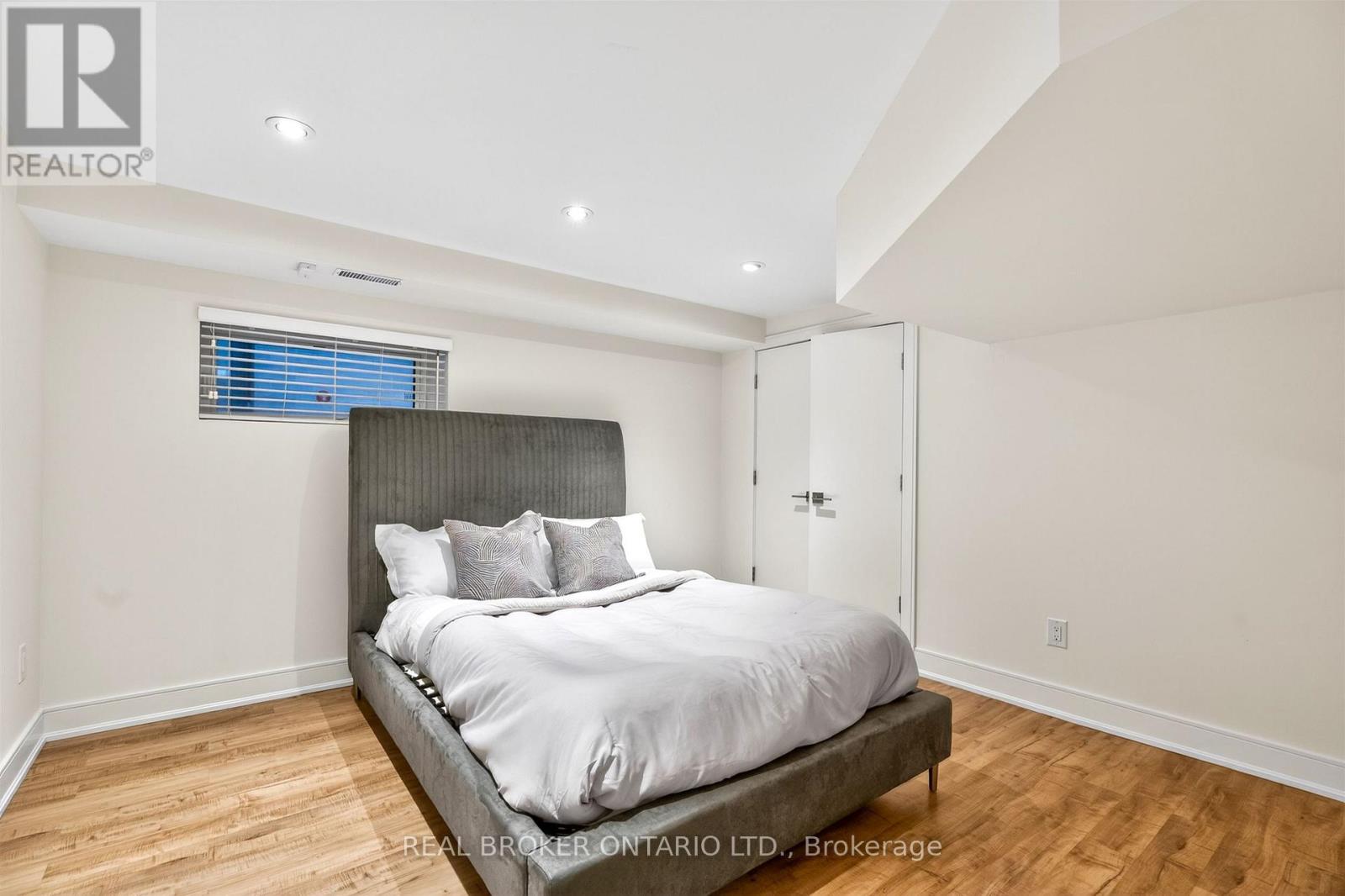 88 South Kingsway Way, Toronto, Ontario  M6S 3T3 - Photo 38 - W13031204