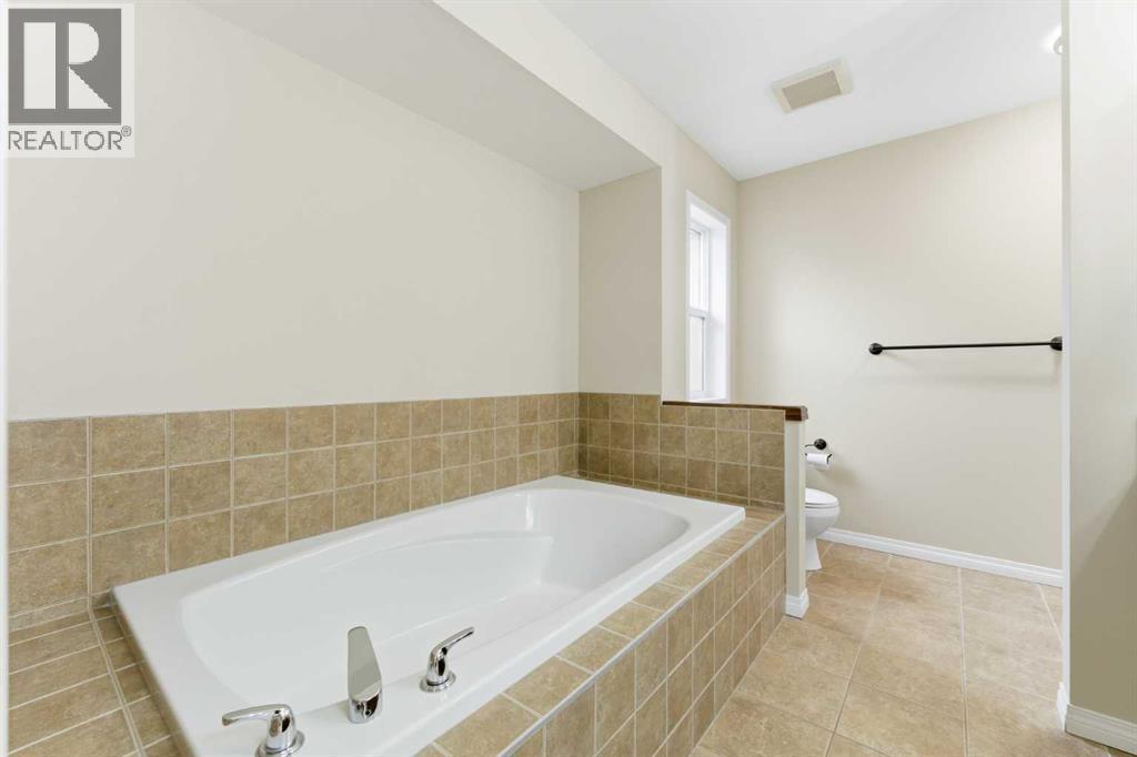 29 Royal Birkdale Drive Nw, Calgary, Alberta  T3G 5C7 - Photo 13 - A2306298