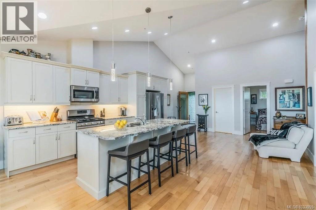 202 679 Terminal Ave, Nanaimo, British Columbia