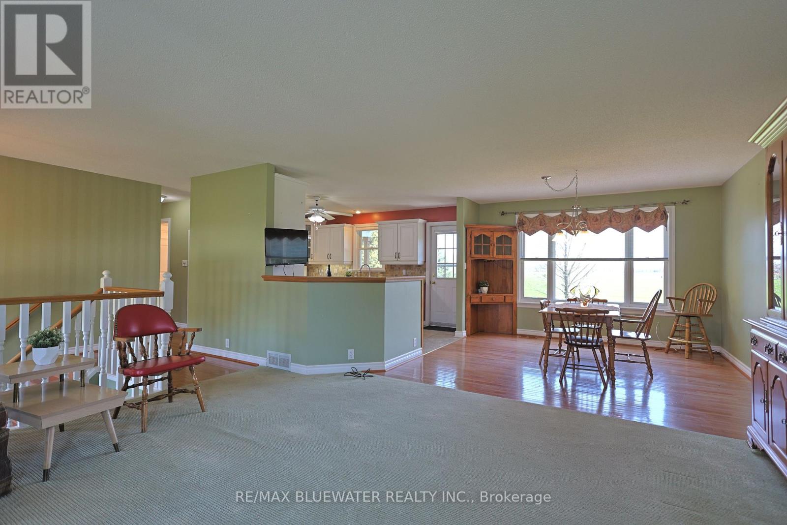 9873 Leonard Street, Lambton Shores (Grand Bend), Ontario  N0M 1T0 - Photo 16 - X13060128