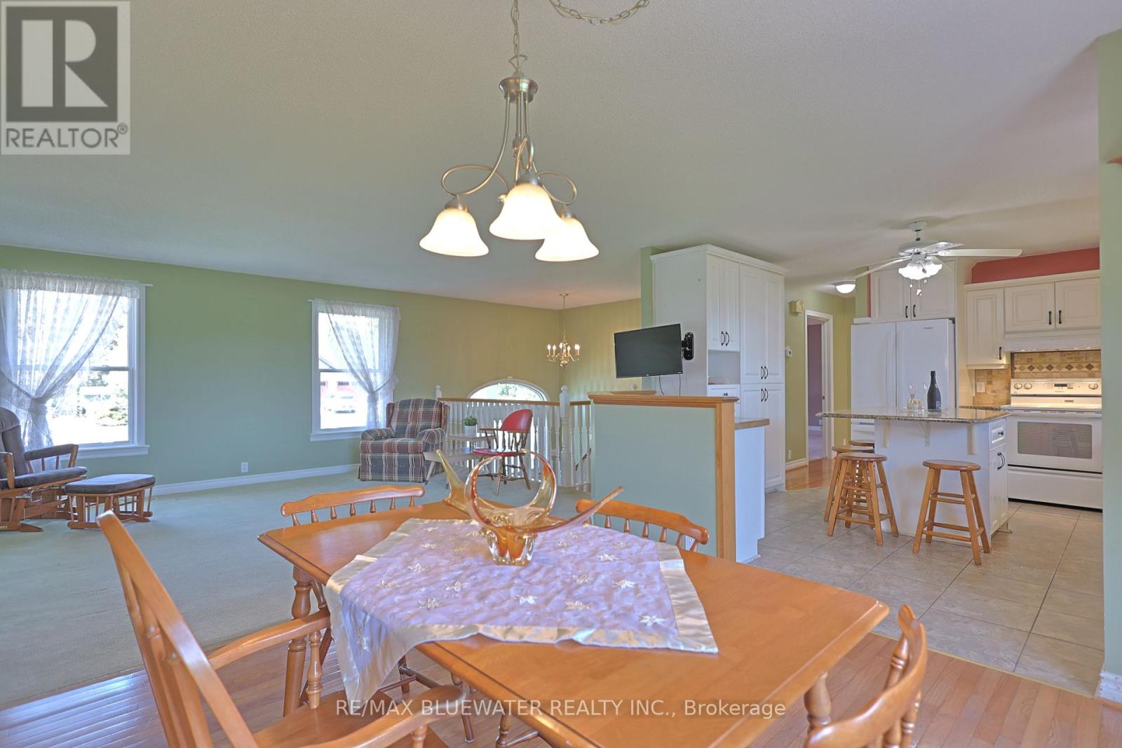 9873 Leonard Street, Lambton Shores (Grand Bend), Ontario  N0M 1T0 - Photo 19 - X13060128