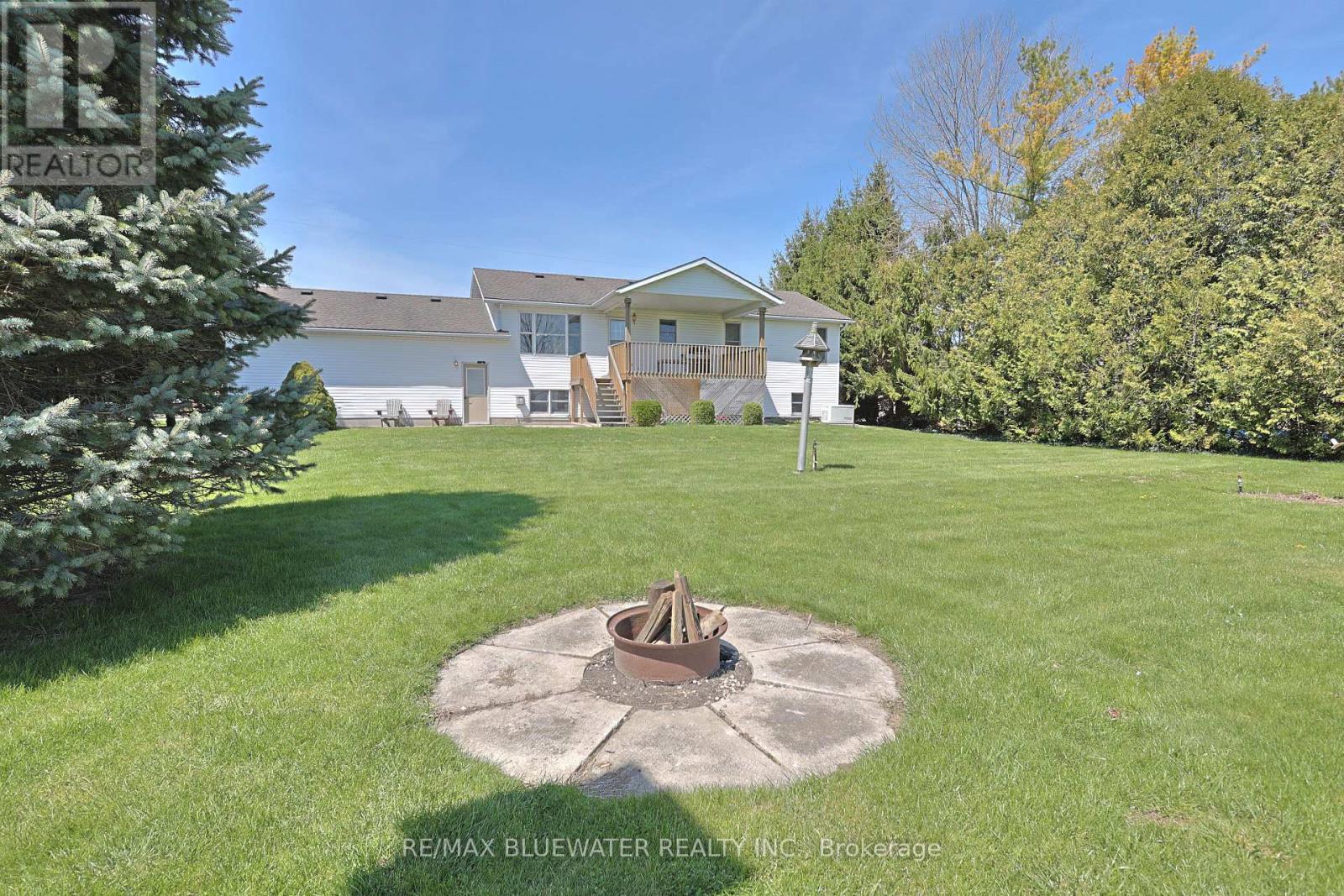 9873 Leonard Street, Lambton Shores (Grand Bend), Ontario  N0M 1T0 - Photo 2 - X13060128