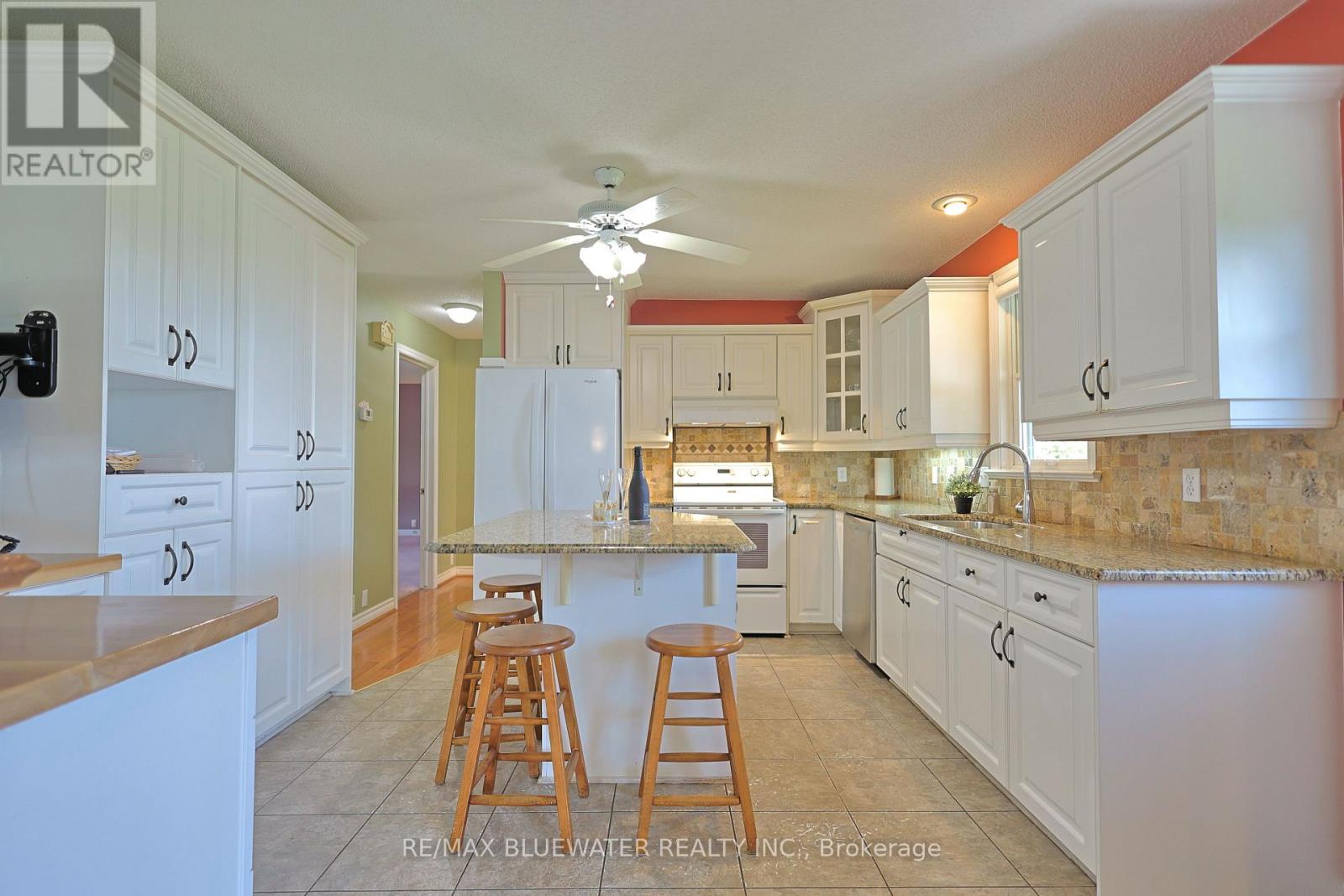 9873 Leonard Street, Lambton Shores (Grand Bend), Ontario  N0M 1T0 - Photo 20 - X13060128