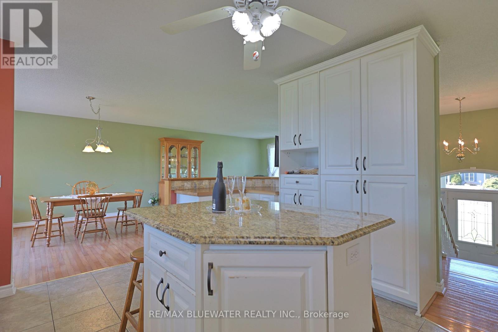 9873 Leonard Street, Lambton Shores (Grand Bend), Ontario  N0M 1T0 - Photo 22 - X13060128