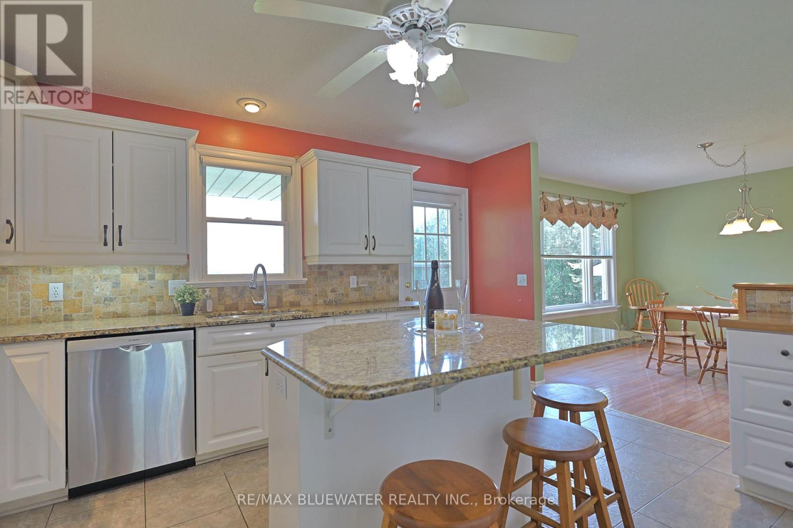 9873 Leonard Street, Lambton Shores (Grand Bend), Ontario  N0M 1T0 - Photo 23 - X13060128