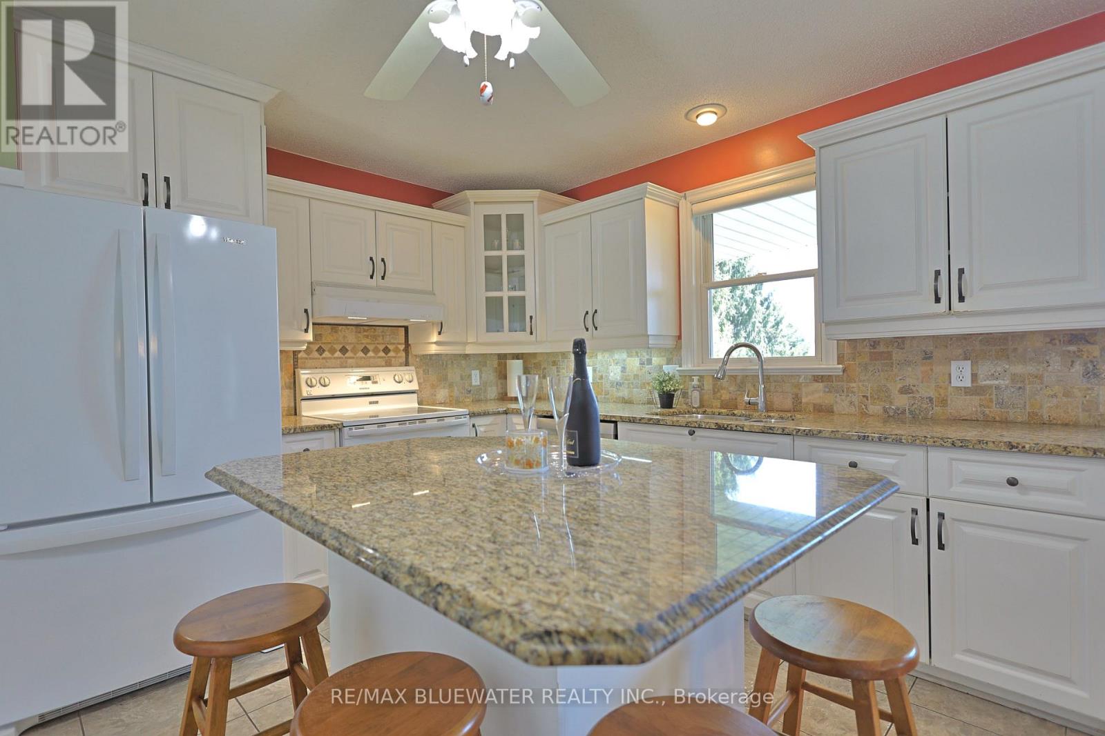 9873 Leonard Street, Lambton Shores (Grand Bend), Ontario  N0M 1T0 - Photo 24 - X13060128