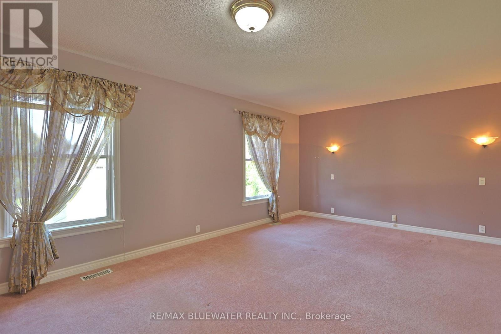 9873 Leonard Street, Lambton Shores (Grand Bend), Ontario  N0M 1T0 - Photo 27 - X13060128