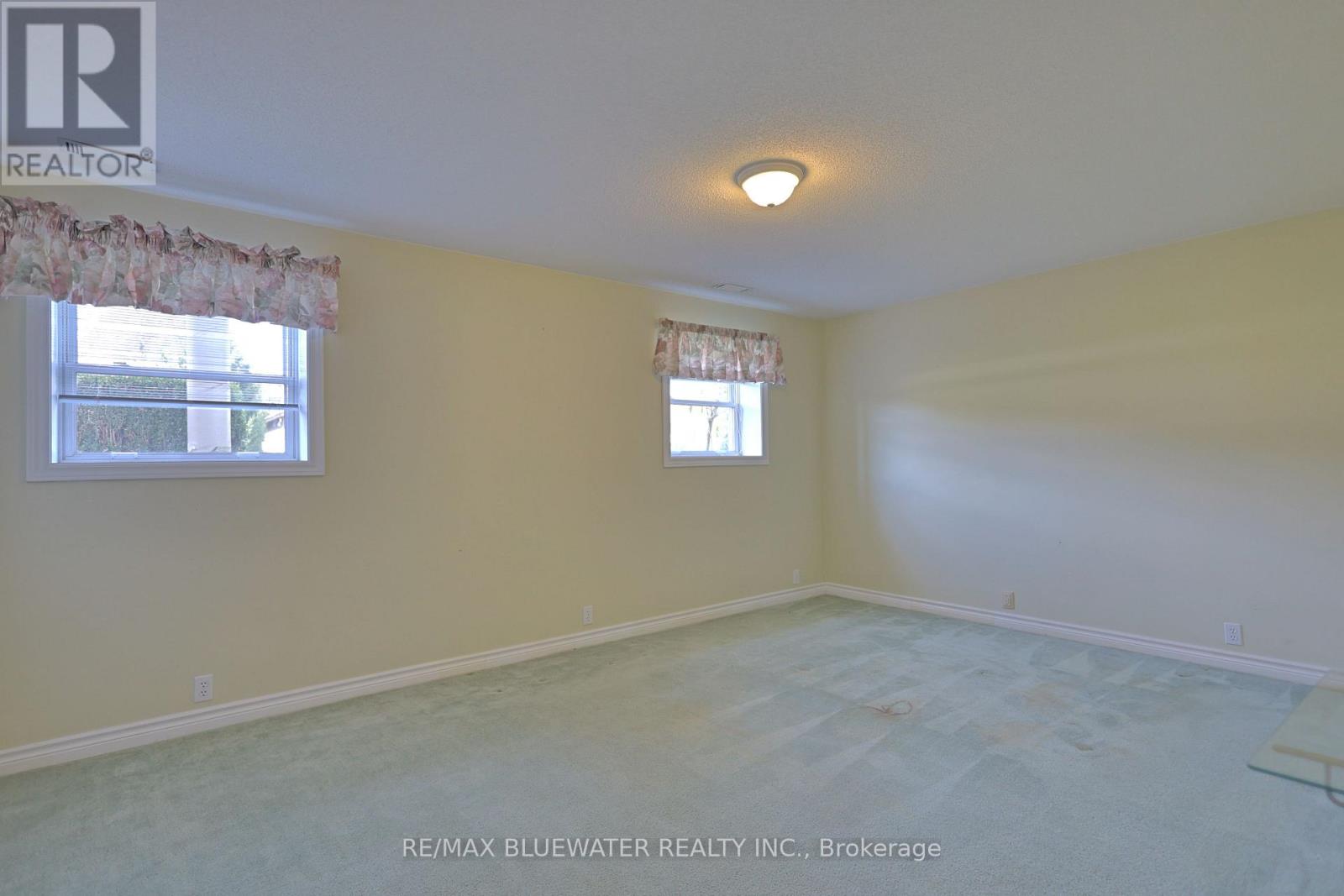 9873 Leonard Street, Lambton Shores (Grand Bend), Ontario  N0M 1T0 - Photo 36 - X13060128