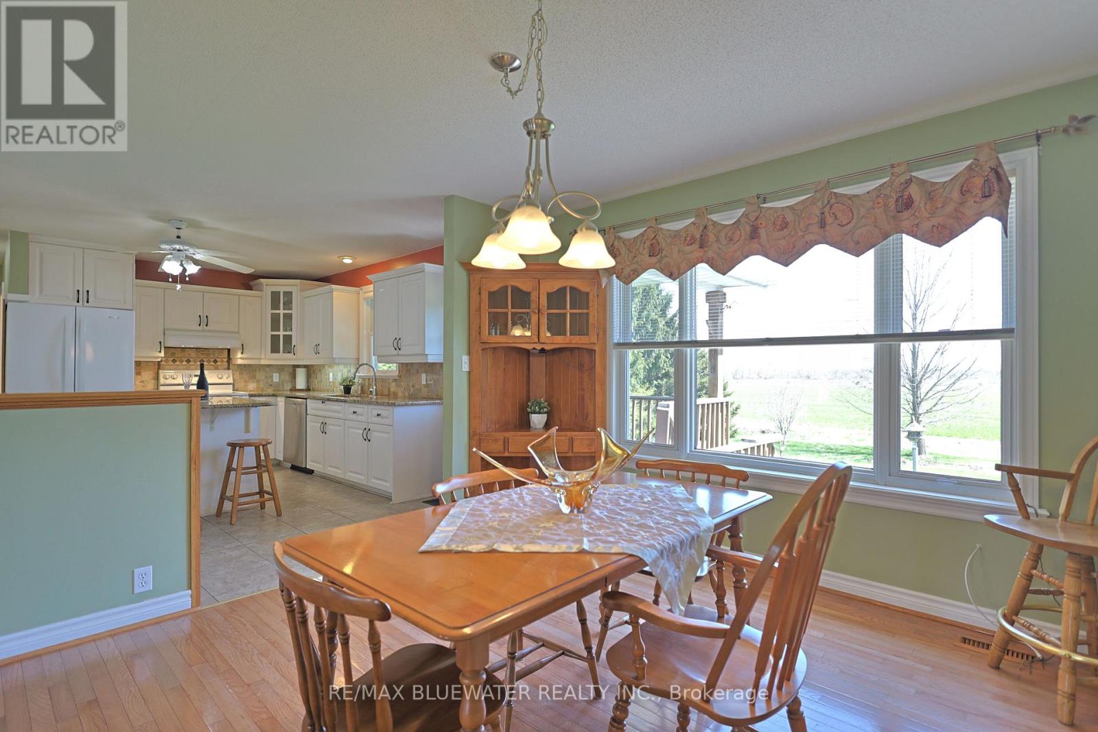 9873 Leonard Street, Lambton Shores (Grand Bend), Ontario  N0M 1T0 - Photo 4 - X13060128