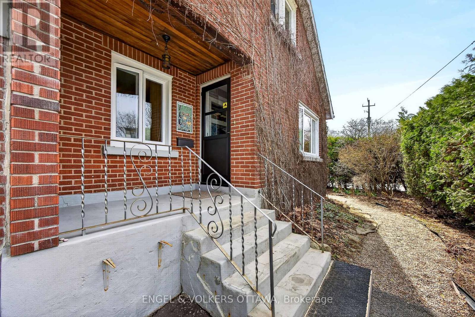 166 Wesley Avenue, Ottawa, Ontario  K1Z 7A1 - Photo 2 - X13060158