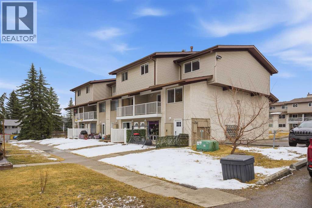 424, 200 Brookpark Drive SW, Calgary, Alberta  T2W 3E5 - Photo 2 - A2300877