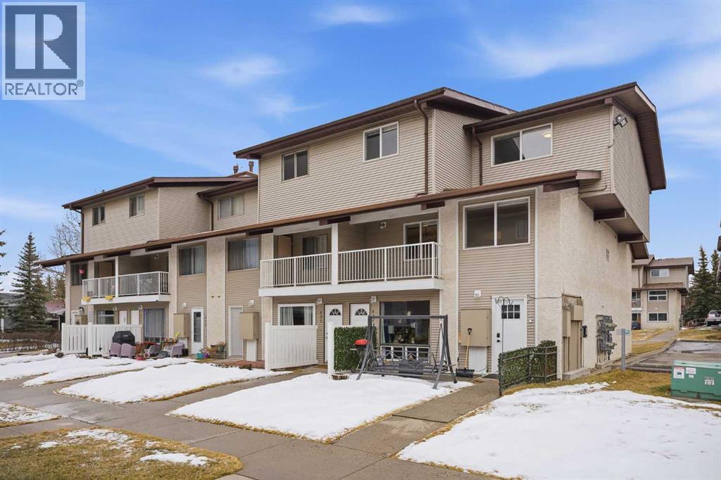 424, 200 Brookpark Drive SW, Calgary, Alberta  T2W 3E5 - Photo 1 - A2300877