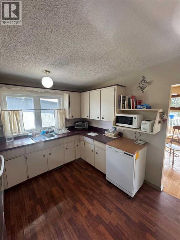 201 Holland Street Nw, Calgary, Alberta  T2K 2E9 - Photo 3 - A2305333