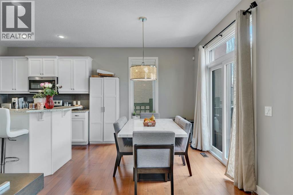 52 West Coach Court Sw, Calgary, Alberta  T3H 0N1 - Photo 5 - A2306351