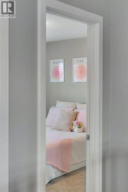 52 West Coach Court Sw, Calgary, Alberta  T3H 0N1 - Photo 21 - A2306351