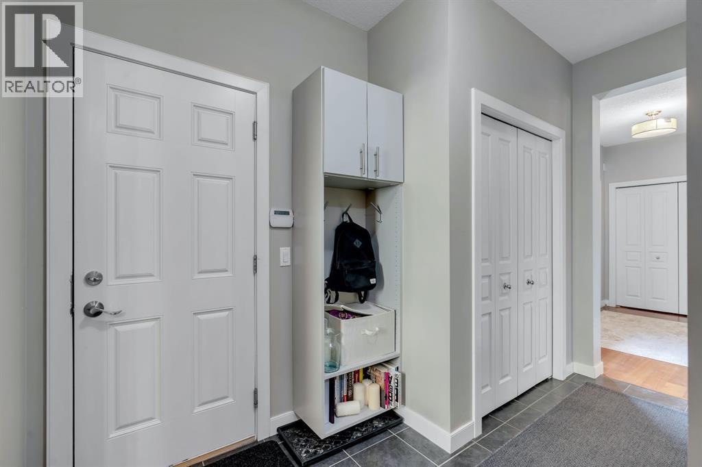 52 West Coach Court Sw, Calgary, Alberta  T3H 0N1 - Photo 13 - A2306351