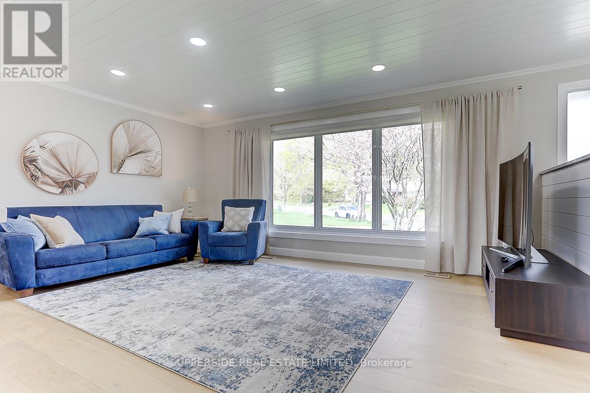 853 Capri Court, Oshawa, Ontario  L1H 1S2 - Photo 5 - E13060132