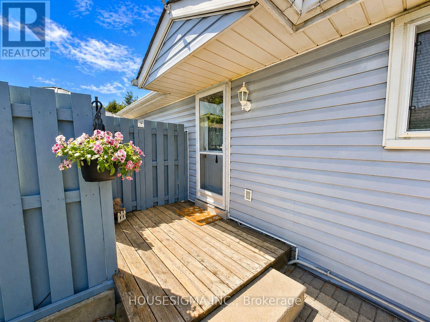 607 Down Crescent, Oshawa, Ontario  L1H 7X9 - Photo 2 - E13060150