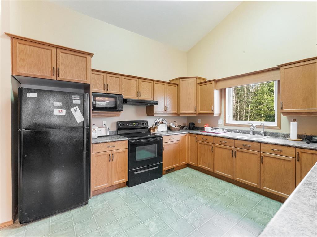 37 Fairway Drive, Lac Du Bonnet, Manitoba  R0E 1A0 - Photo 14 - 202608457
