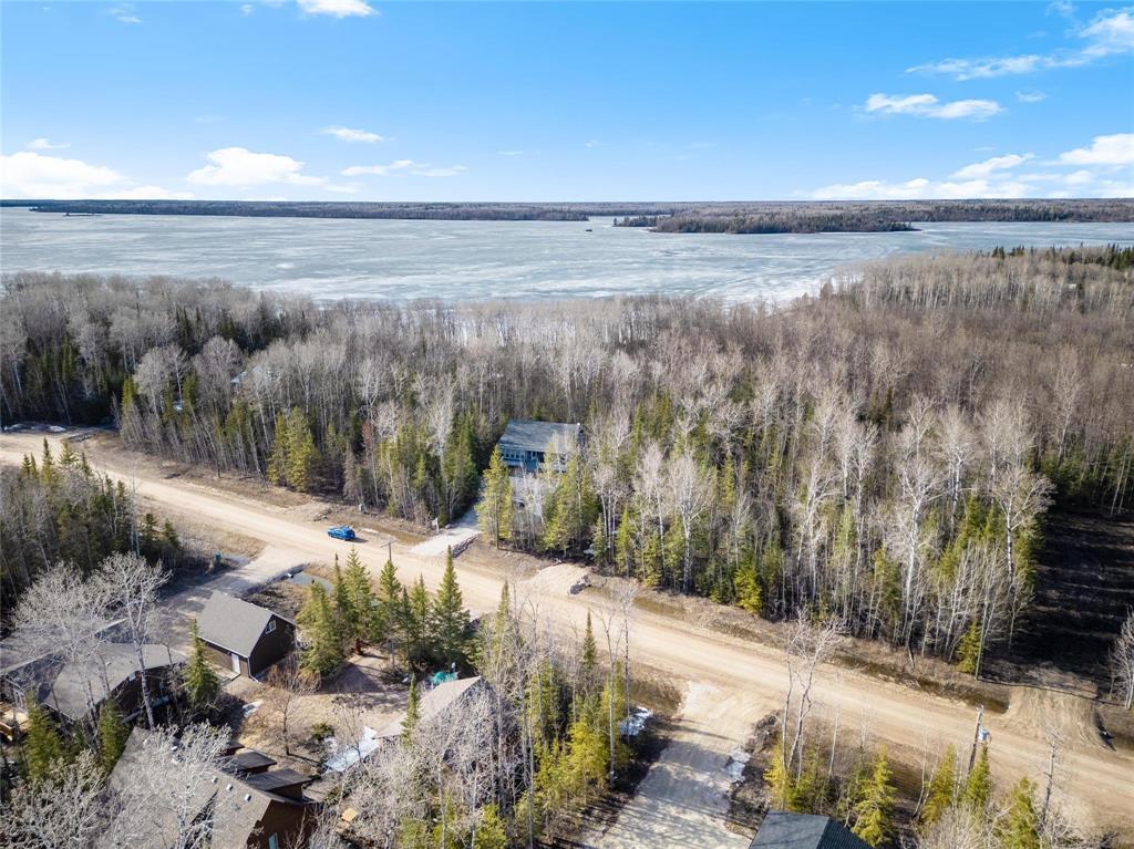 37 Fairway Drive, Lac Du Bonnet, Manitoba  R0E 1A0 - Photo 5 - 202608457