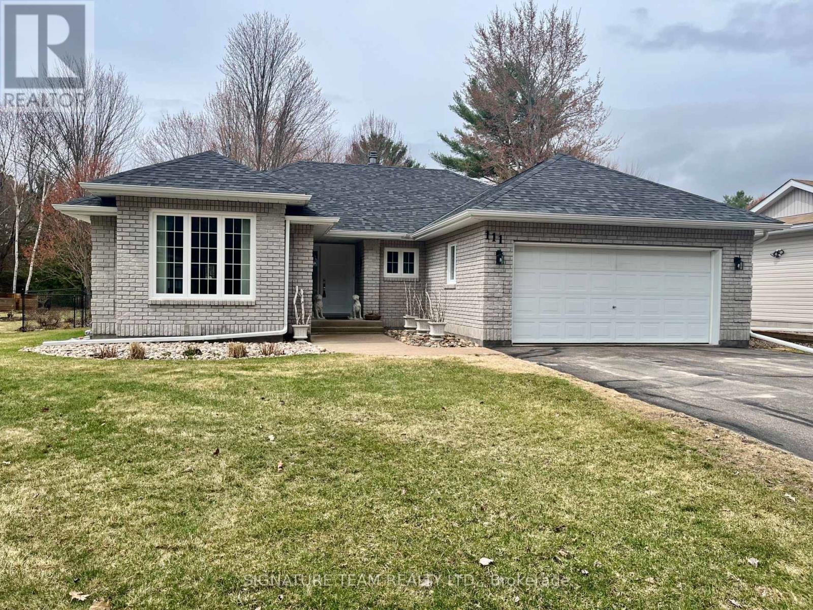 111 THOMAS STREET, Deep River, Ontario