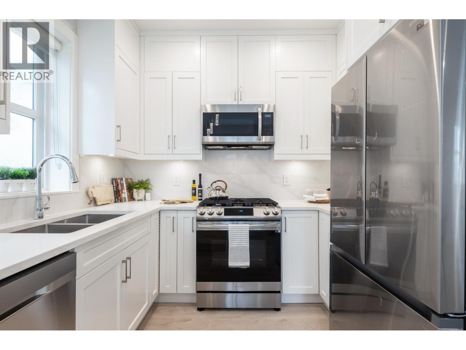 2316 Brock Street, Vancouver, British Columbia  V5N 2Z7 - Photo 12 - R3117043