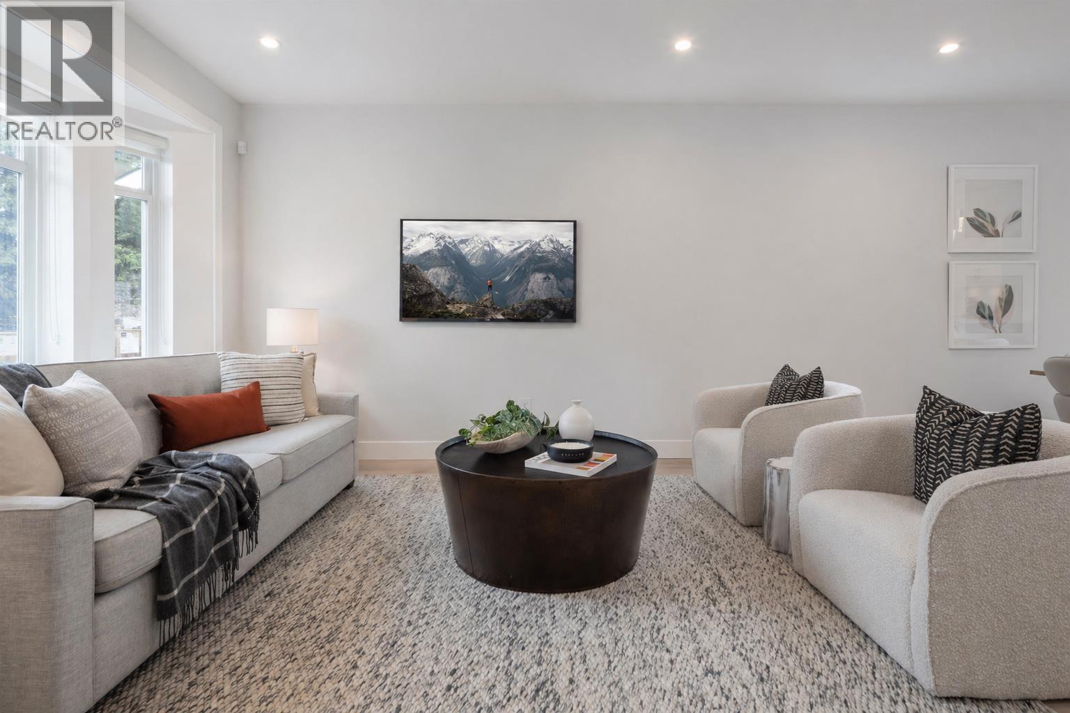 2316 Brock Street, Vancouver, British Columbia  V5N 2Z7 - Photo 5 - R3117043