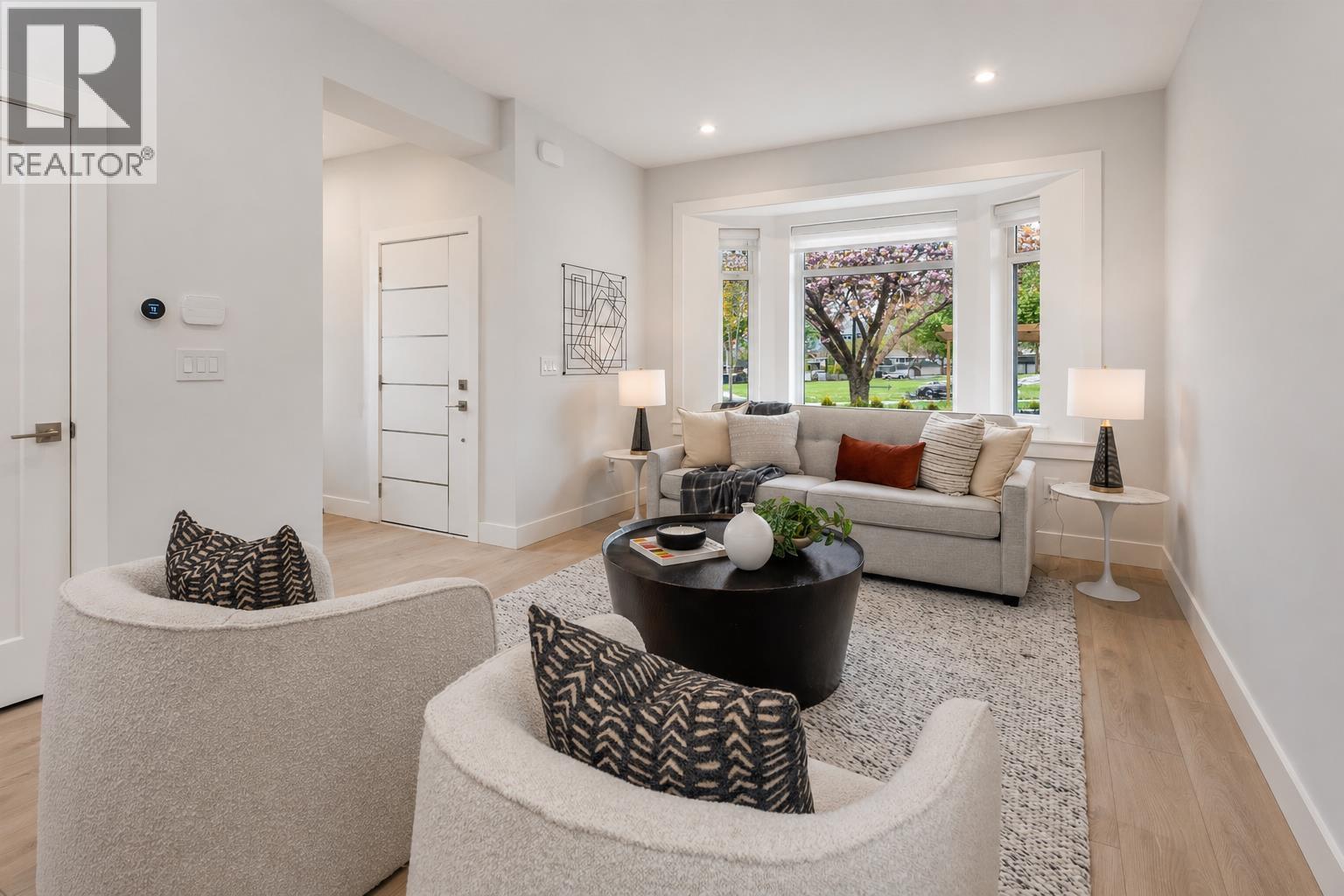 2316 Brock Street, Vancouver, British Columbia  V5N 2Z7 - Photo 2 - R3117043