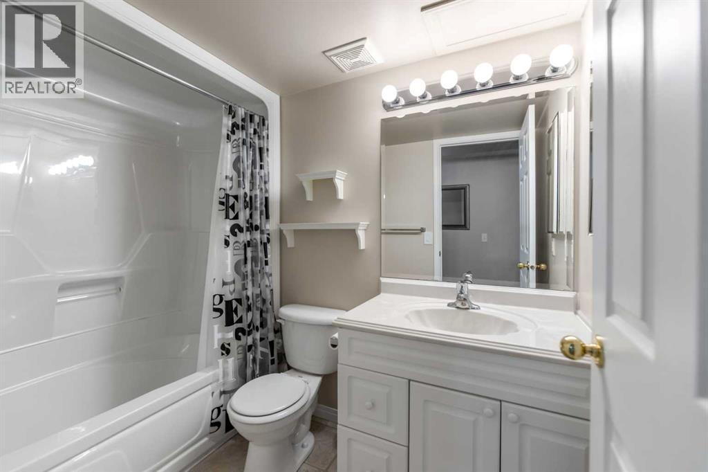 114 Rocky Ridge Green NW, Calgary, Alberta  T3G 4R6 - Photo 29 - A2304229