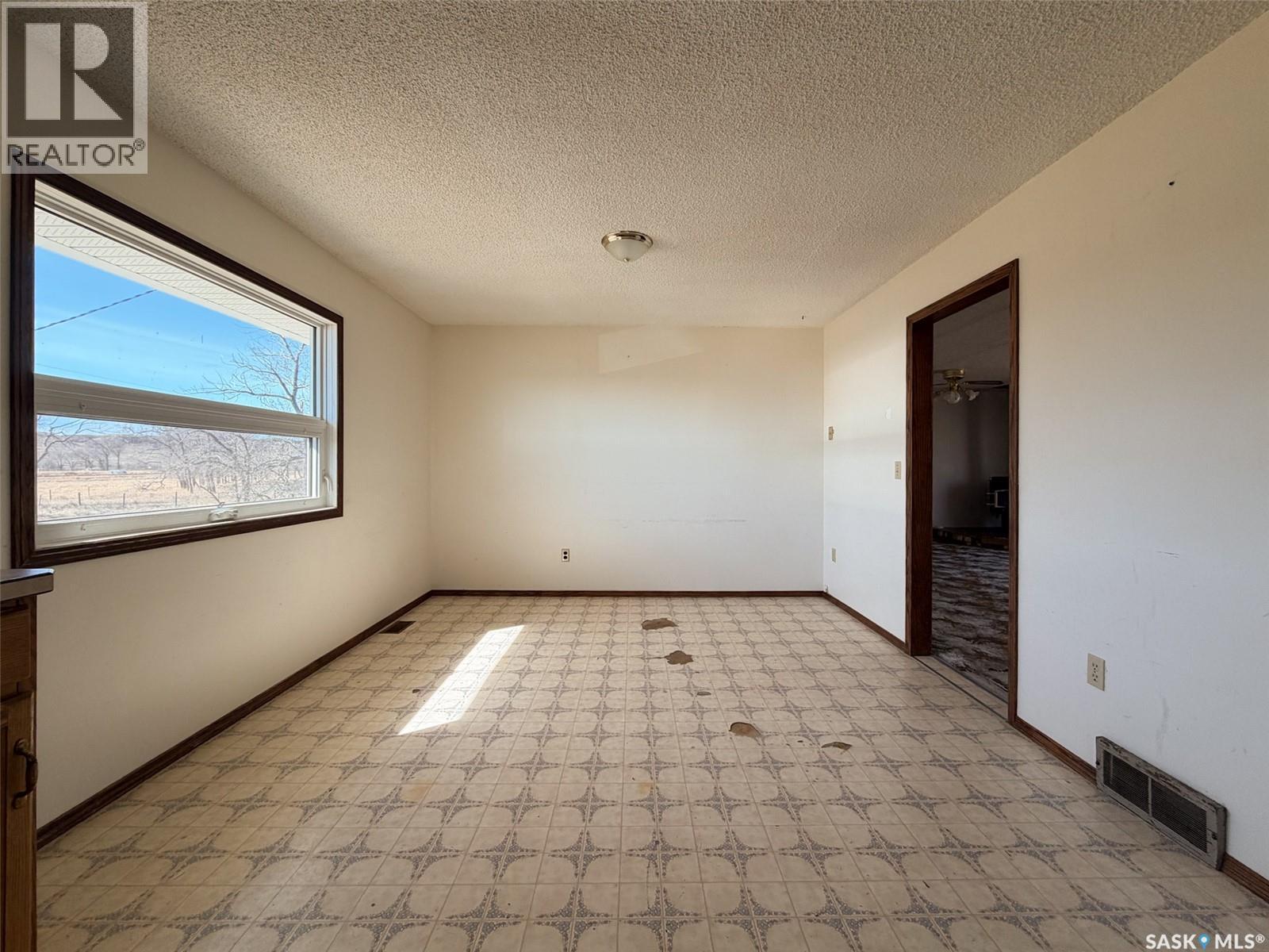 Eastend Wills Acreage, White Valley Rm No. 49, Saskatchewan  S0N 0T0 - Photo 10 - SK034127