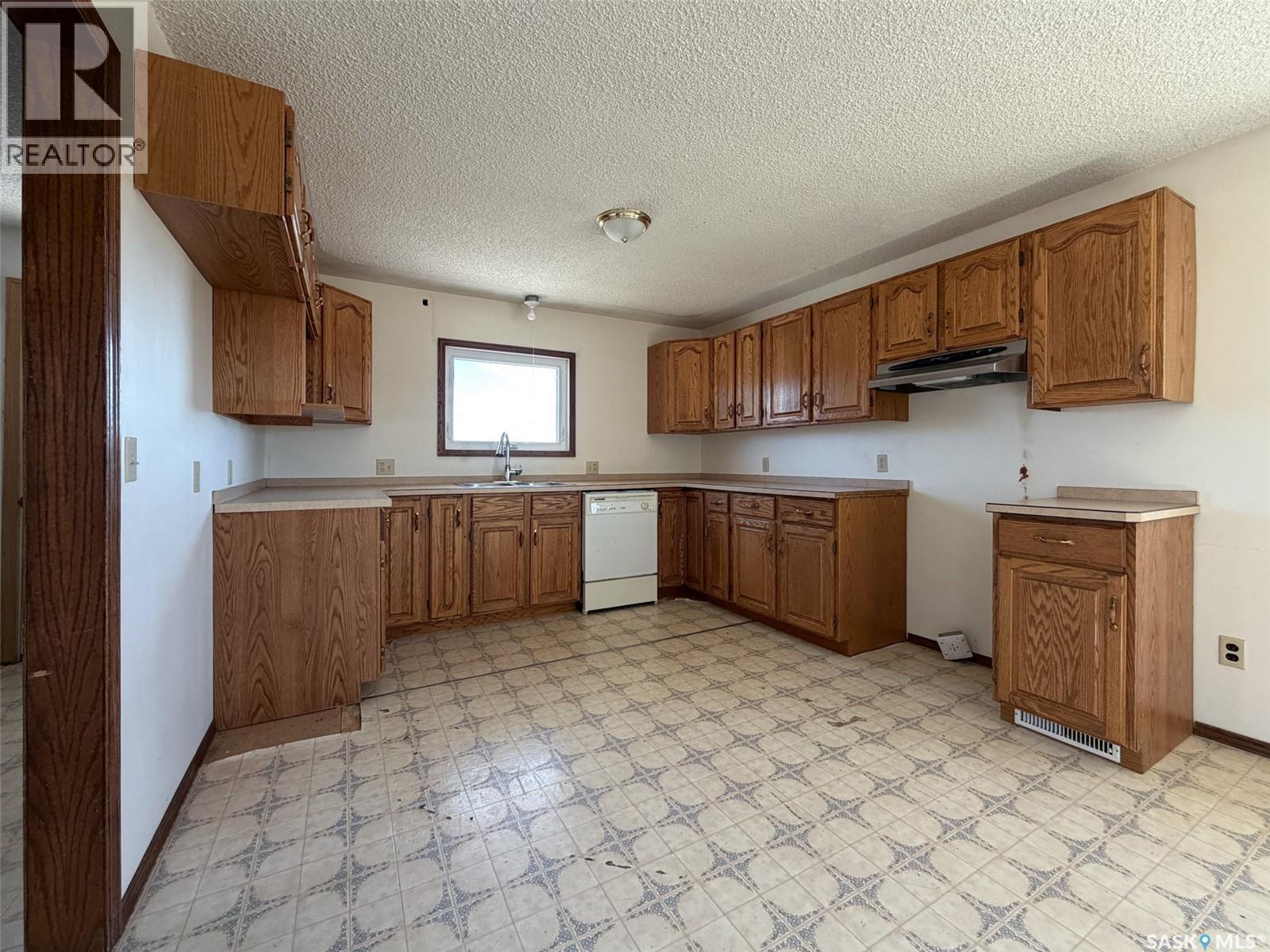 Eastend Wills Acreage, White Valley Rm No. 49, Saskatchewan  S0N 0T0 - Photo 6 - SK034127