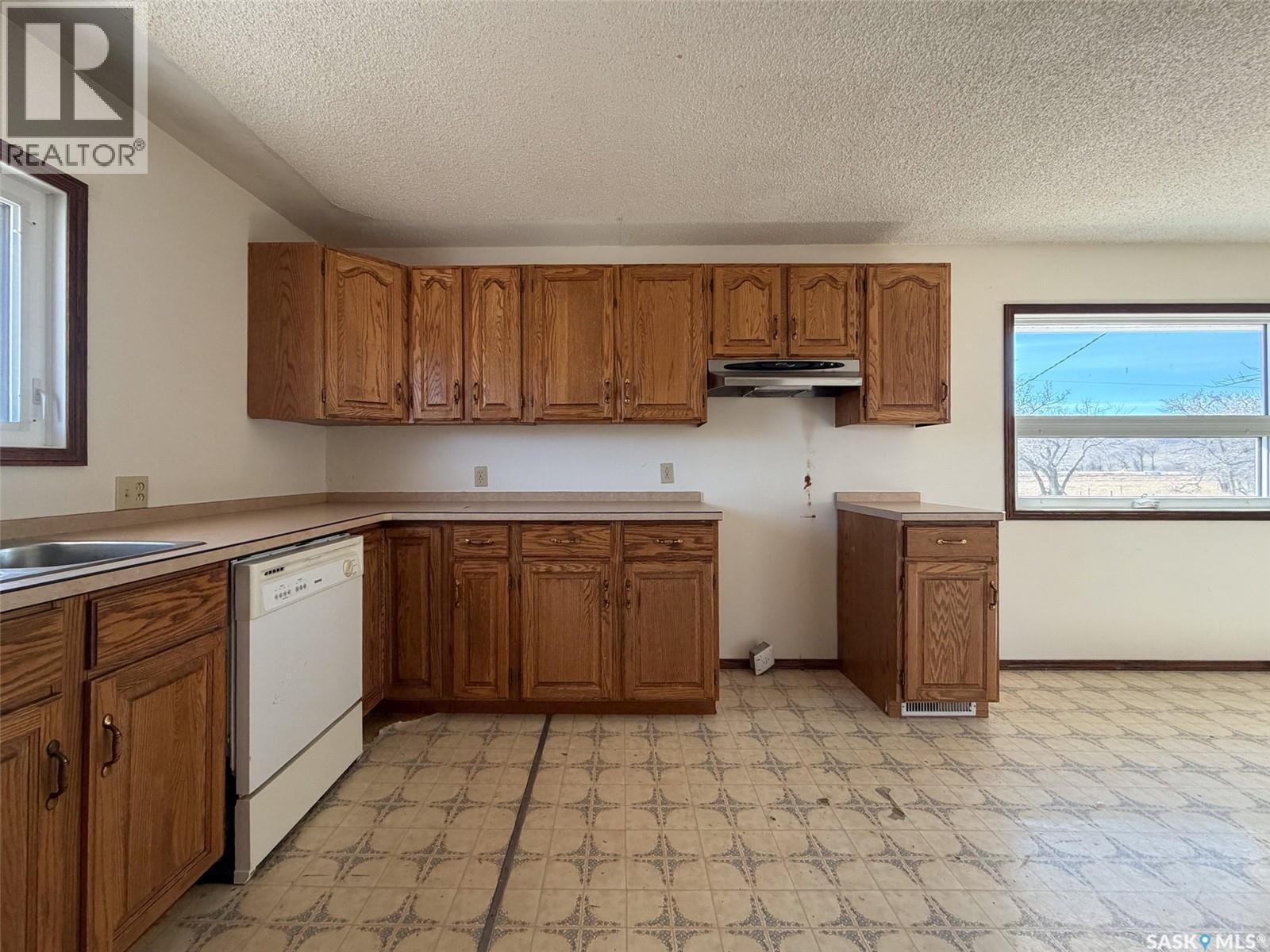 Eastend Wills Acreage, White Valley Rm No. 49, Saskatchewan  S0N 0T0 - Photo 9 - SK034127