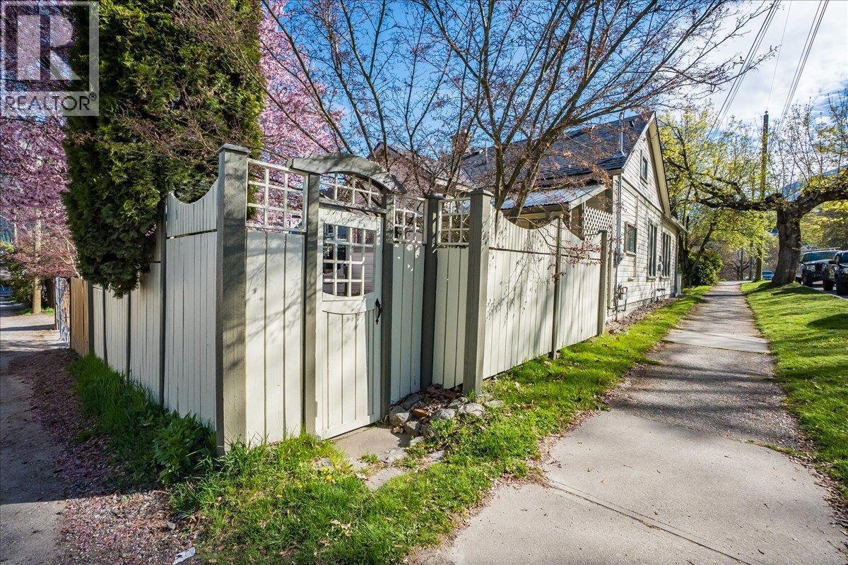 720 Stanley Street, Nelson, British Columbia  V1L 1N5 - Photo 3 - 10385329