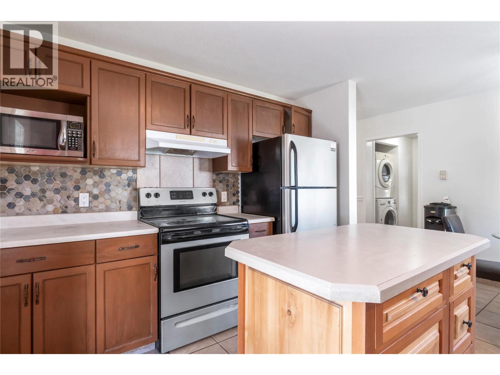725 Conn Street, Sicamous, British Columbia  V0E 2V0 - Photo 9 - 10385147