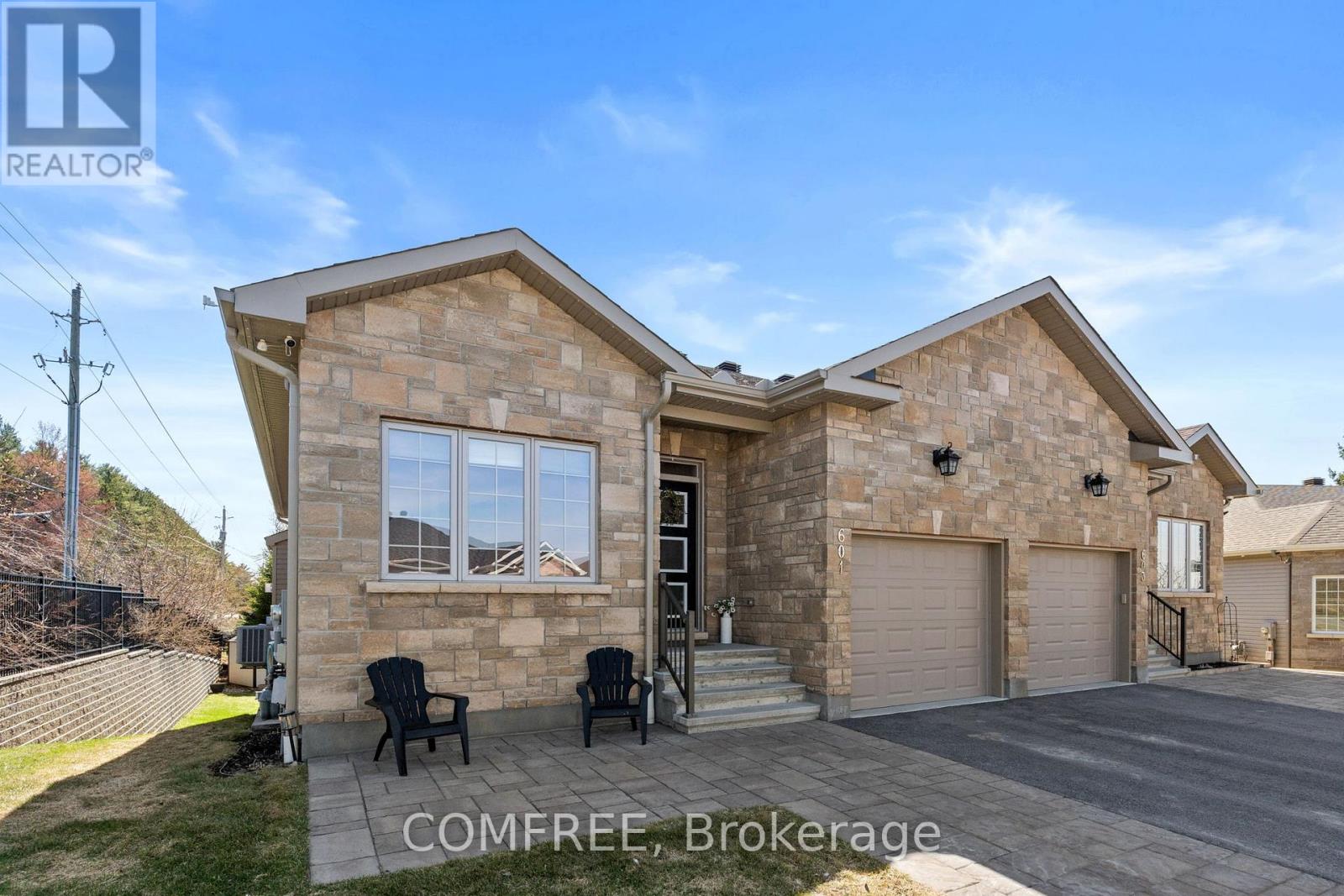 601 Meadowridge Circle, Ottawa, Ontario  K0A 1L0 - Photo 2 - X12967458