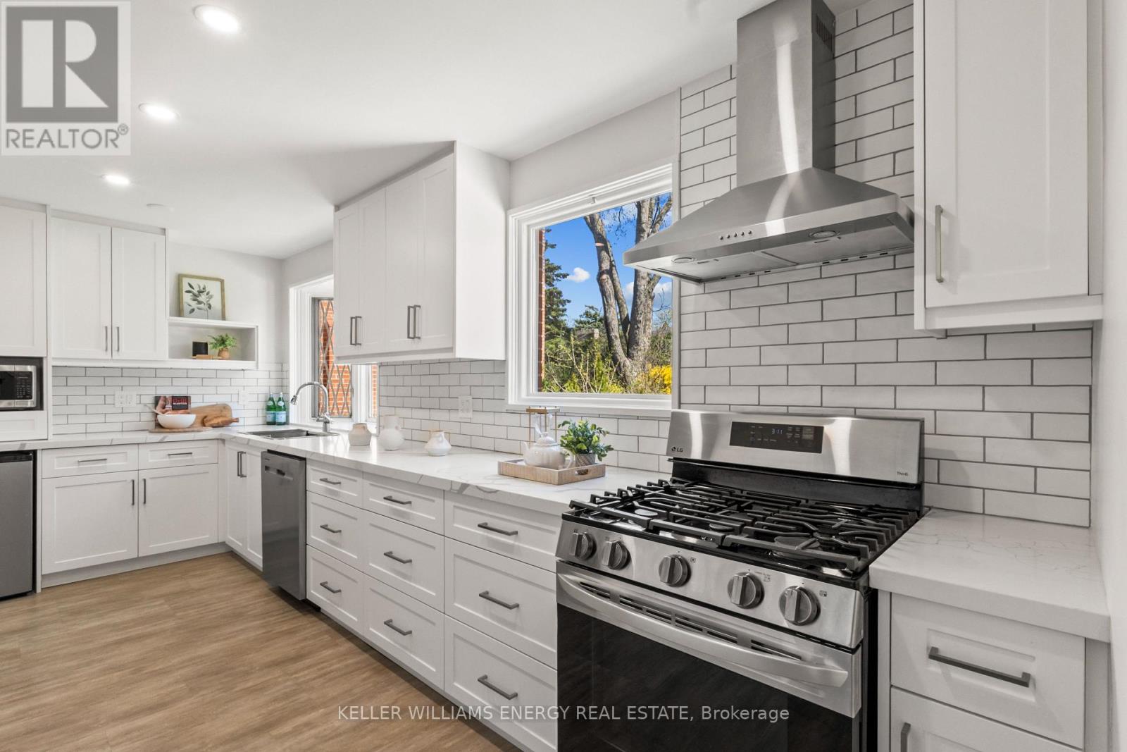 5 Castlemere Crescent, Toronto, Ontario  M1W 1K4 - Photo 4 - E13060194