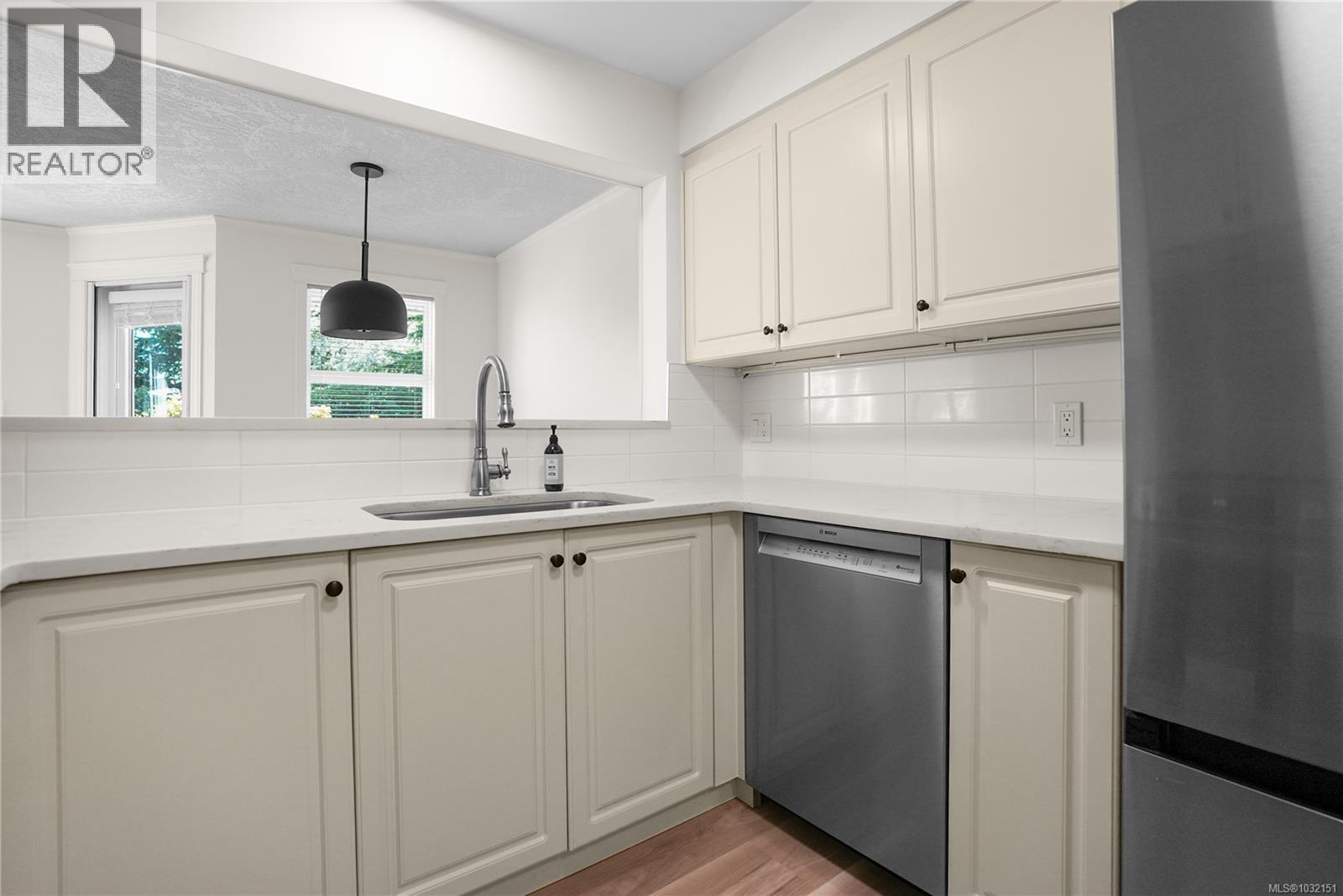 103 951 Topaz Ave, Victoria, British Columbia  V8T 2M2 - Photo 10 - 1032151